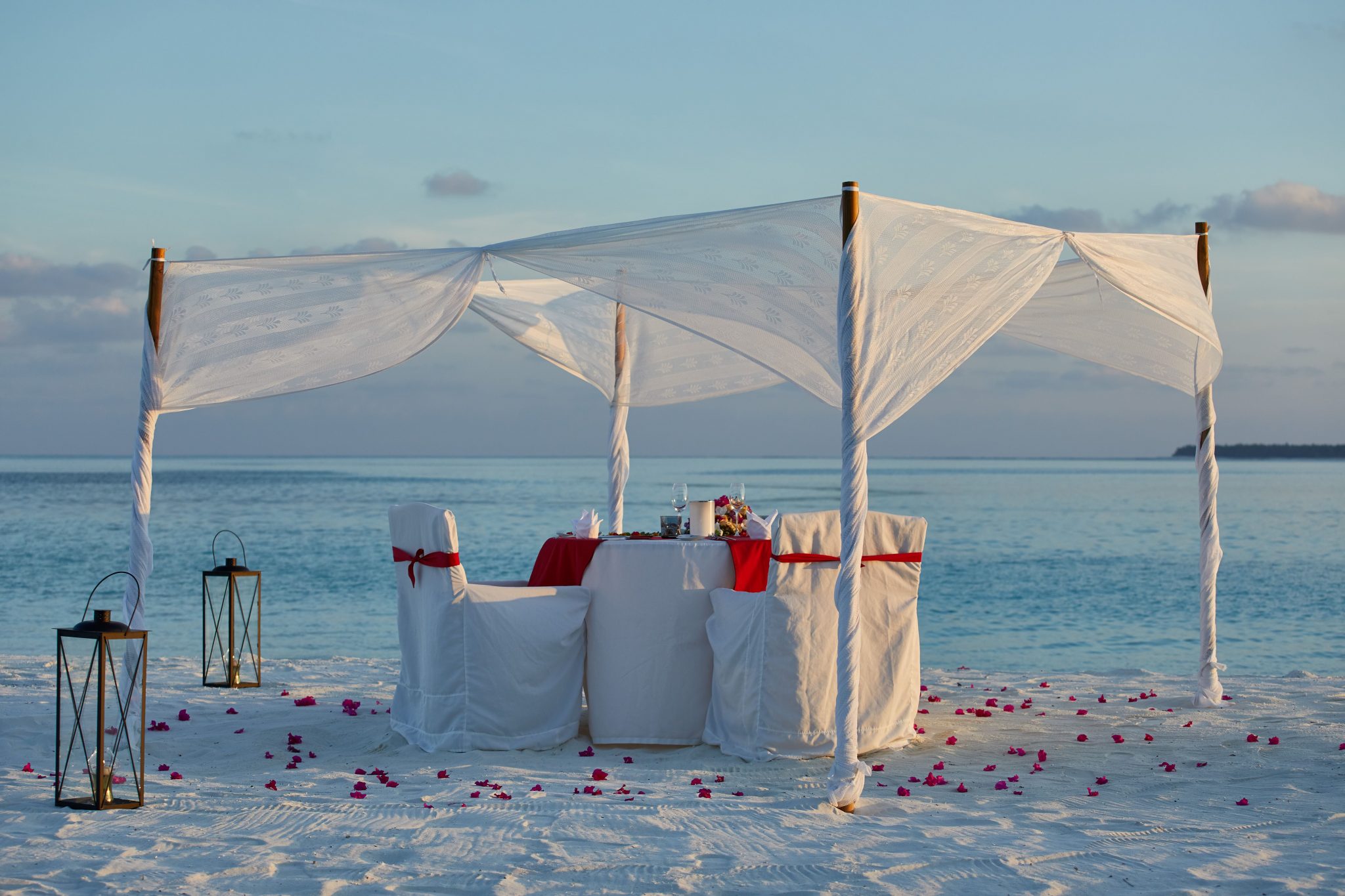 reisefieber-individualreisen-indischer-ozean-conrad-maldives-private-beach-dining